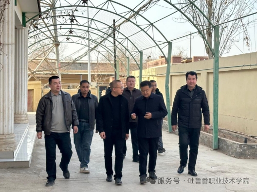bat365中文官方网站部署新一年驻村工作并 开展慰问活动